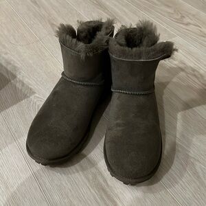 Like new Ugg style shearling short boots